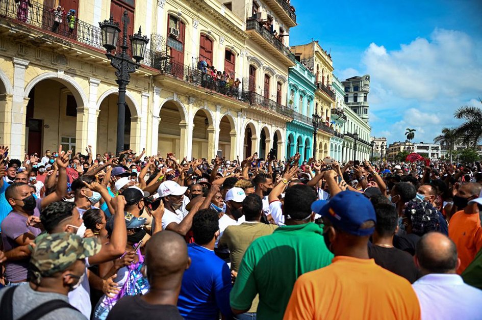 "No tenemos nada que perder"
Las primeras manifestaciones de importancia, espontáneas y auténticas, dicen mucho sobre el nivel de desesperación de los cubanos y su determinación de luchar por la libertad. Comienza otra etapa, ojalá sea definitiva.