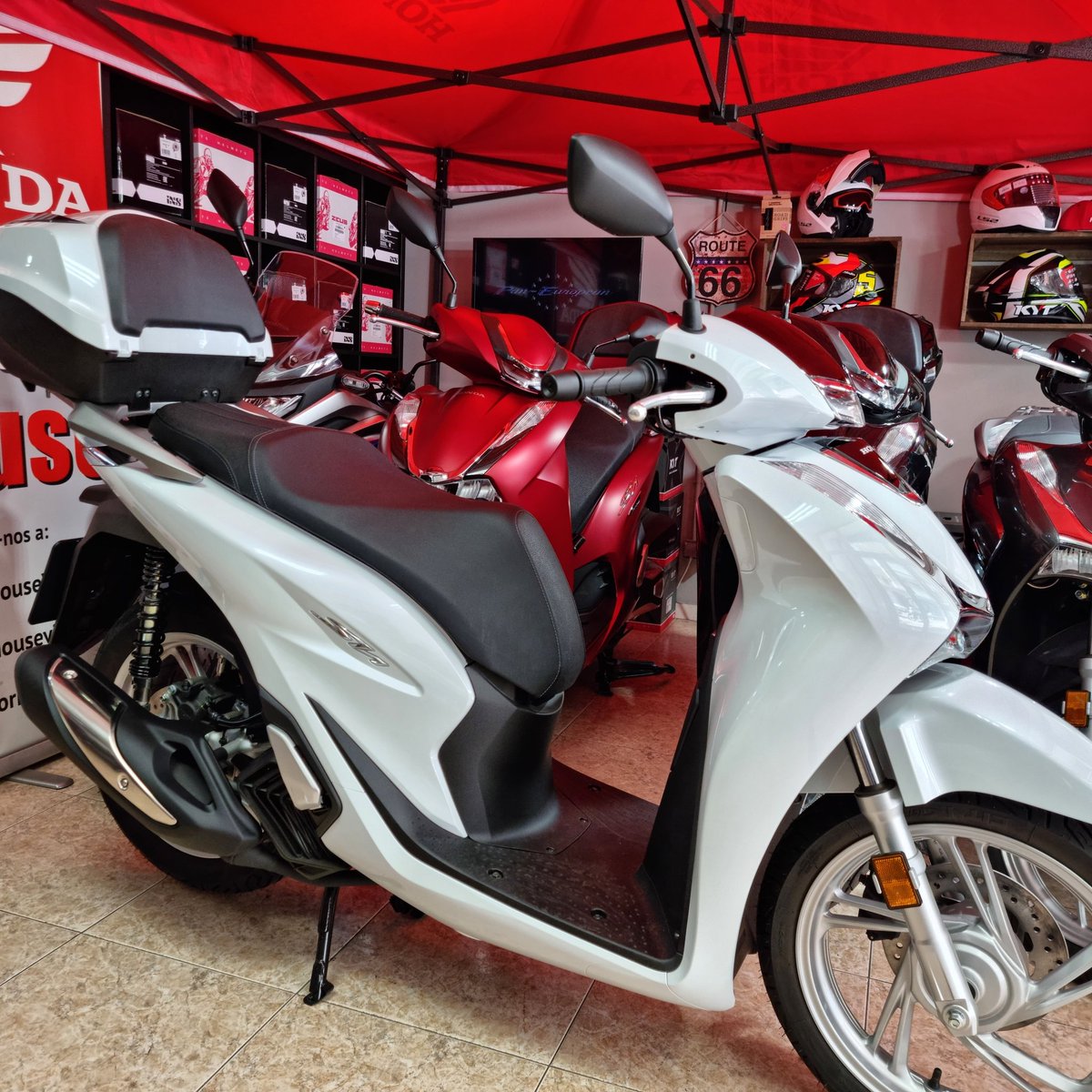 MotorHouseVng's tweet photo. Hoy entregamos otra Honda SH125!! Que la disfrutes mucho Aida!! #MotorHouse #Honda #Vilanova #scooter #SH125 #motorcicles #vilanovailageltrú #garraf #catalunya #fuckcovid19 https://t.co/M3jnFm57YJ