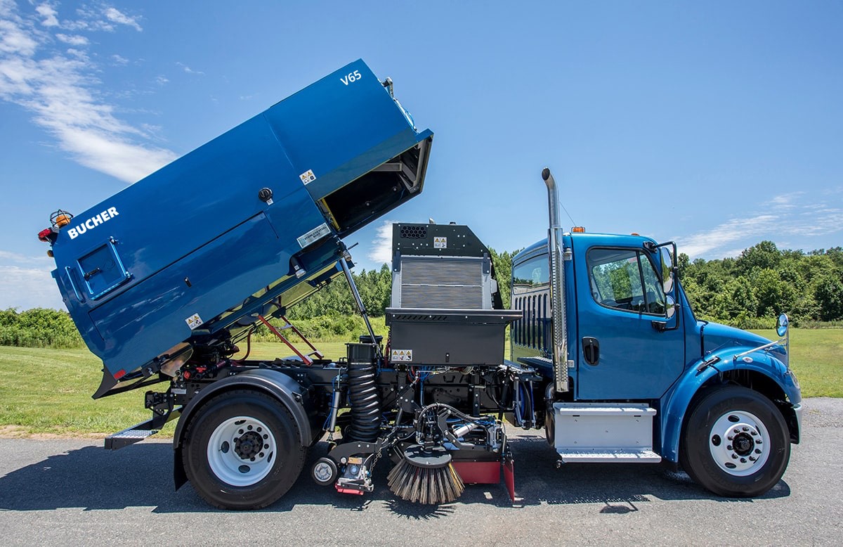 Bucher_BMNA's tweet photo. Do you like having a choiceβ
The #BucherMunicipal V65 pure vacuum street sweeper comes in a twin or single engine option.
π https://t.co/UKQeDTdES2
#DrivenByBetter #EndlessSweepingSolutions #V65 #TMS #PureVacuum #AirIsNotAir https://t.co/NDYUapBTzn