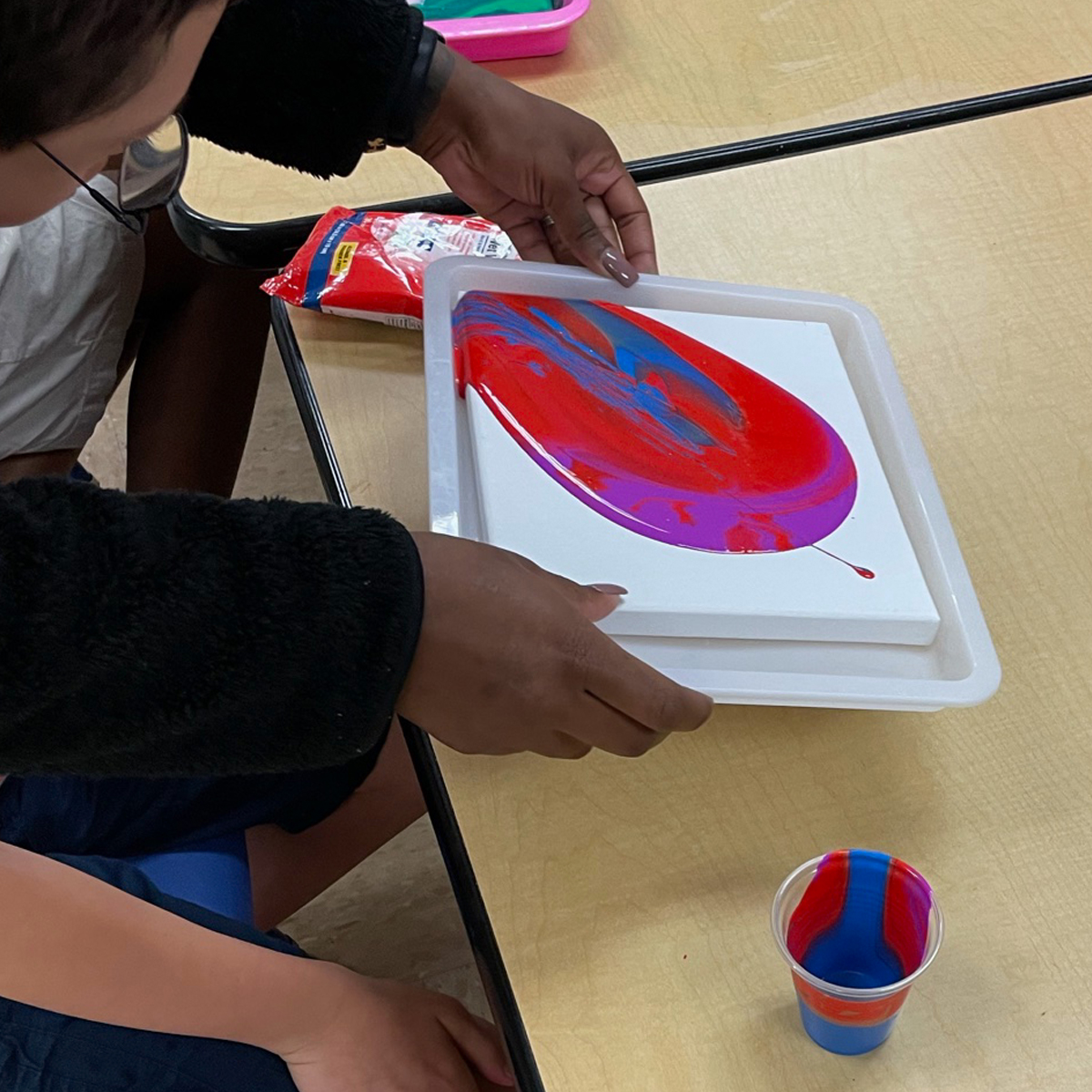 CathedralArts's tweet photo. Supported by @KidsHopeJAX, our Art as Therapy programs provide students of all abilities to explore and learn about art and themselves. Activities in this program encourage flexibility &amp; give students a sense of pride in what they're able to accomplish. #CAPkidsjax #TheArtsAddUp https://t.co/VZCKvkbPFD