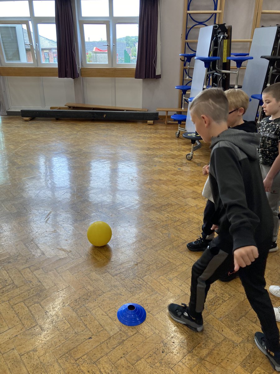 ClassYorkY4's tweet photo. We have had a great afternoon at our summer fayre and getting soaked on the inflatables #BeeRemarkable @MeadsteadHead @MeadsteadD @MeadsteadPA https://t.co/OK3gzRtUrd