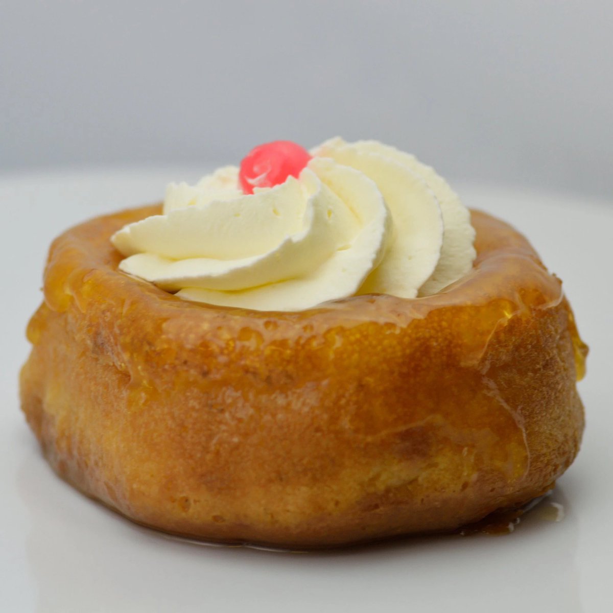 ellenloudon's tweet image. Anyone in Liverpool know who makes and sells Rum Baba cakes. I’ve got a notion and it must be actioned. #cakeemergency
