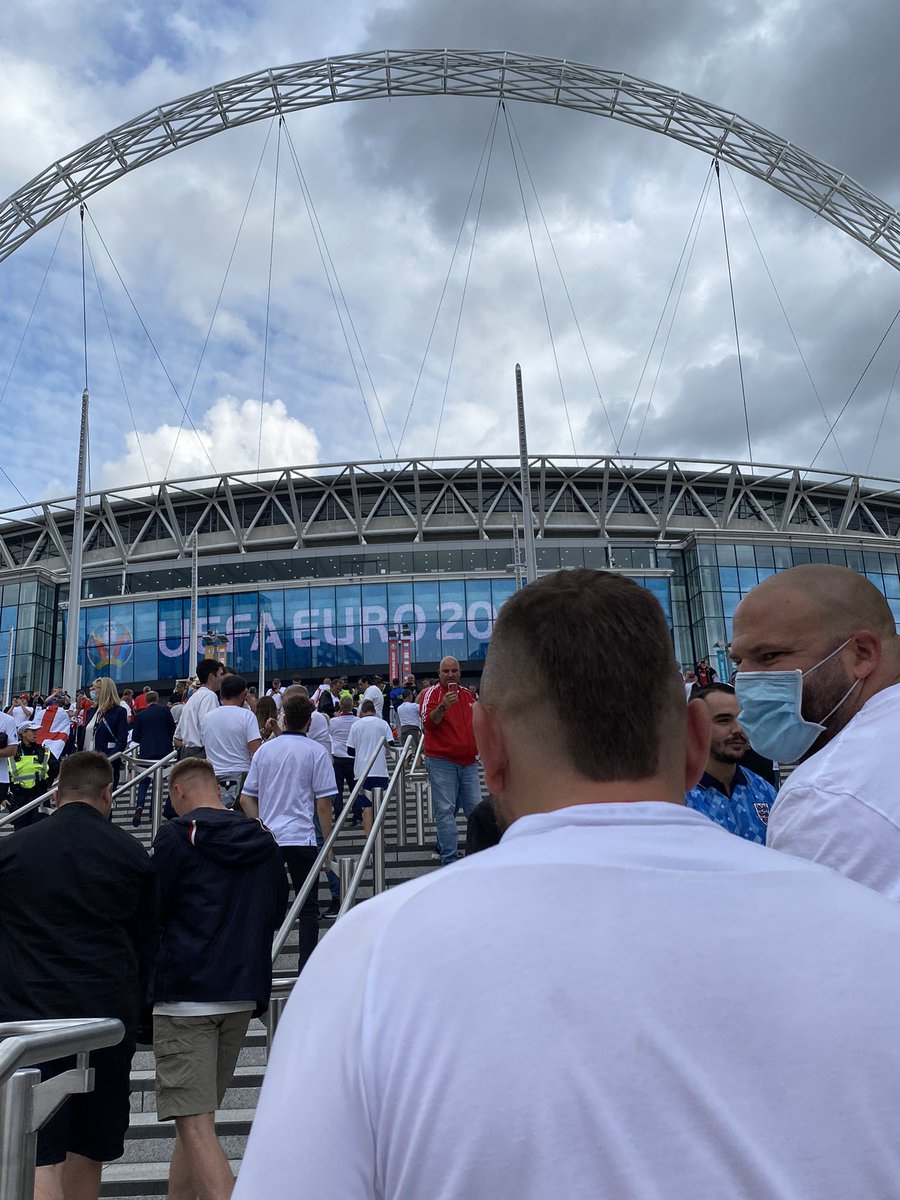 Wembley was on 🔥 @daniel_perman 
Unforgettable experience #UefaEuro2020 #Wembleyfinal