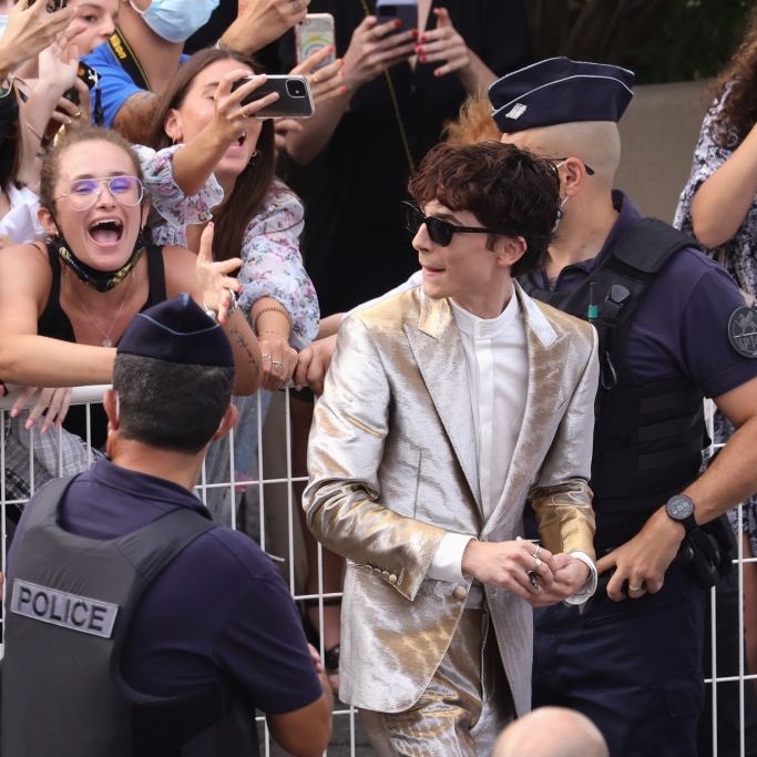 GOlNGELECTRlC's tweet photo. the suit the hair EVERYTHING about timothée chalamet tonight #Cannes2021 https://t.co/9vsD5WKuPa