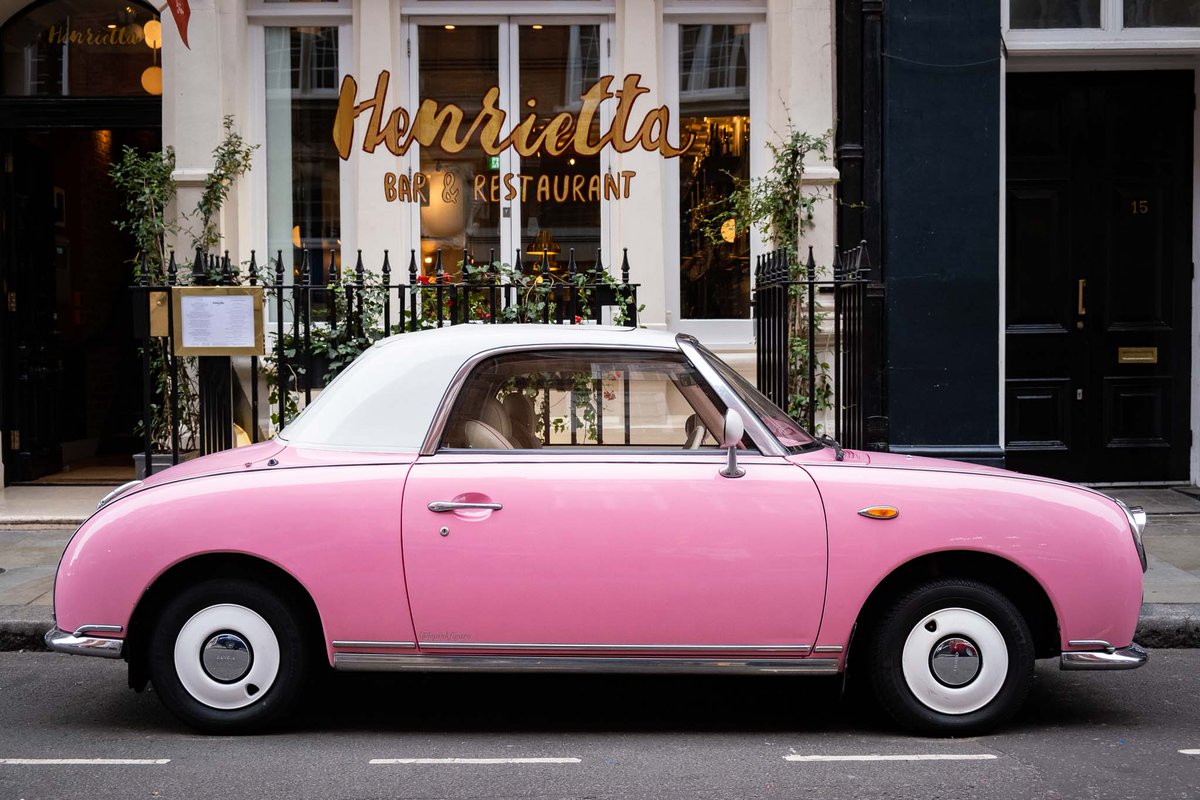 Covent Garden Poser (London, 2019) - seen this car in many feeds, it has its own Insta account apparently. #london  #photooftheday #photographyisArt #classiccar  #design
