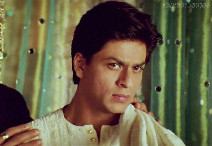 Srk_bangalore's tweet photo. Jahan ‘kh’ se khush hokar jeena chahiye wahan ‘kh’ se itne khamosh baithe ho…arre ‘kh’ se itne khoye khoye ho…ki pata hi nahi chalta ki aap ghar pe ho.
#19YearsOfDevdas 
@iamsrk @bhansali_produc #AishwaryaRaiBachchan @MadhuriDixit @bindasbhidu https://t.co/t4z1kkUeAe
