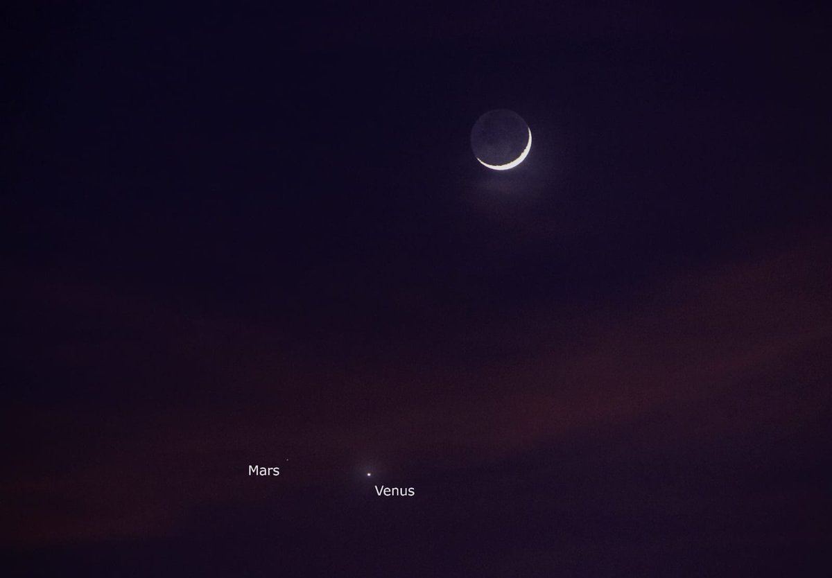 AlSadeemAstro's tweet image. The #appulse of #Moon, #Venus, and #Mars on July 12, 2021 at 7:45 P.M.

Did you see this cosmic trio, too? 😁

📸 @aldrinbgabuya 
✔️ Canon EOS 1D Mark IV DSLR
✔️ Canon 70-200mm lens