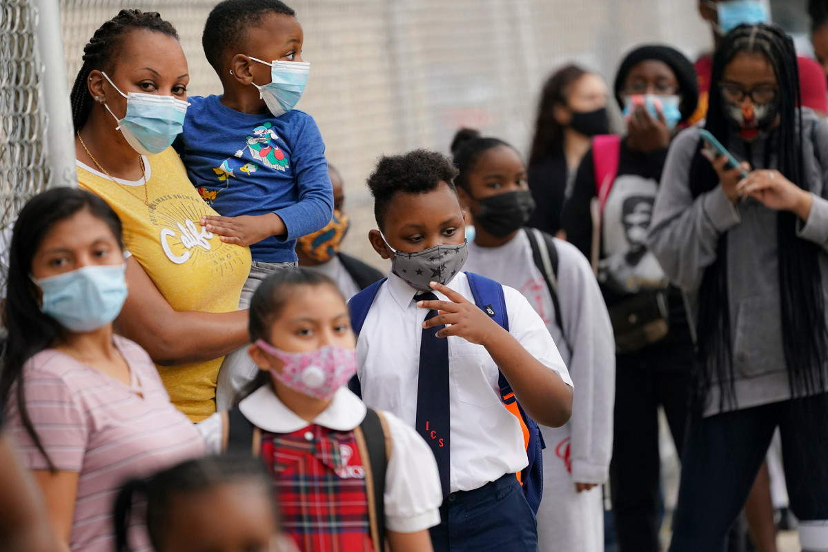 nypost's tweet photo. NYC to uphold school mask requirement despite new CDC guidance https://t.co/SrO92JB0Le https://t.co/2M640Y61zm