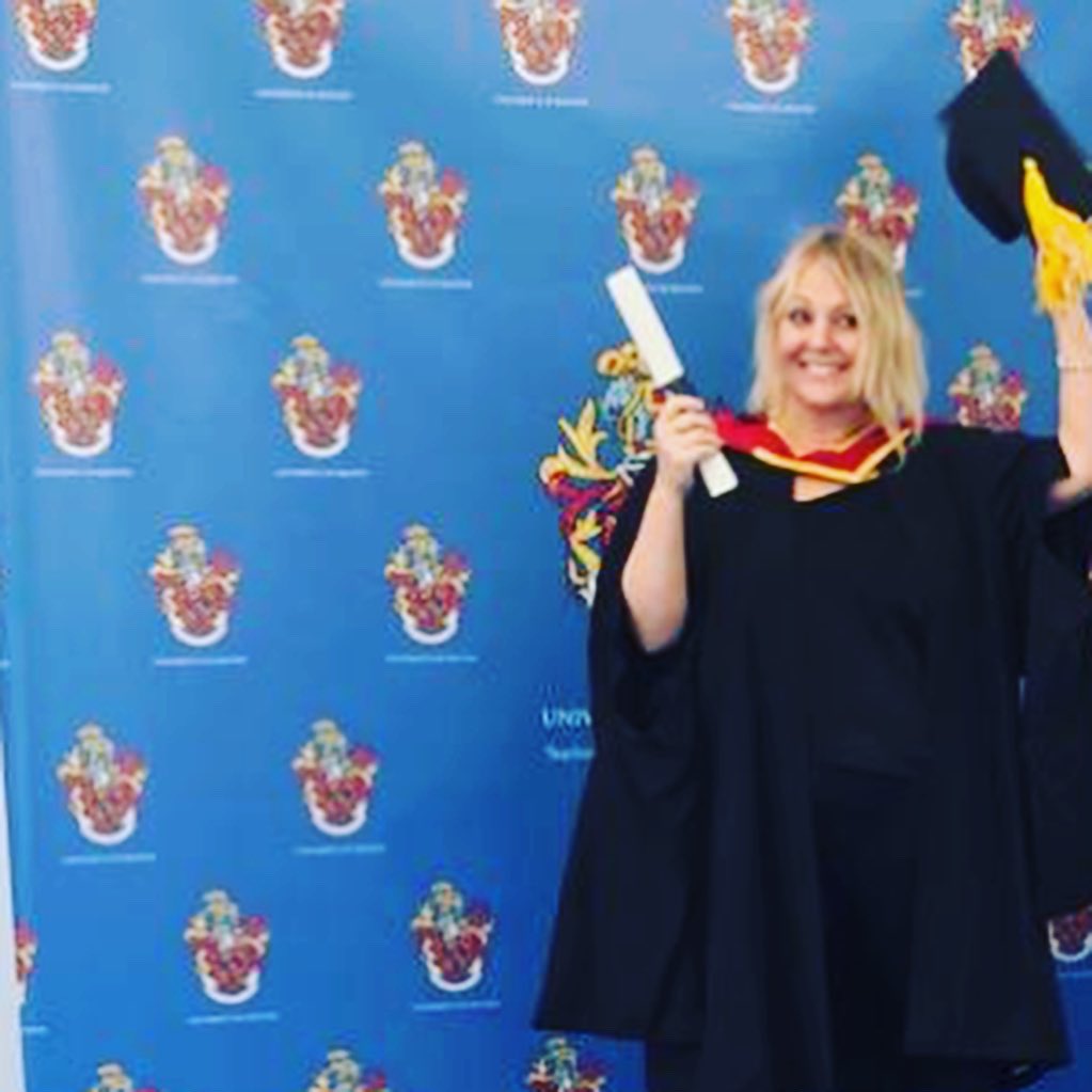 recoverette's tweet photo. Proud day celebrating after a tough few years .. thank you to @BoltonUni for facilitating this Alternative Graduation π©πΌβπ and well done to my fellow ANP/ACP colleagues.. we did good π©πΌβππ₯ππ»ππ»#MScAdvancedPractice #Goldtassle https://t.co/rNrPP1UuqI