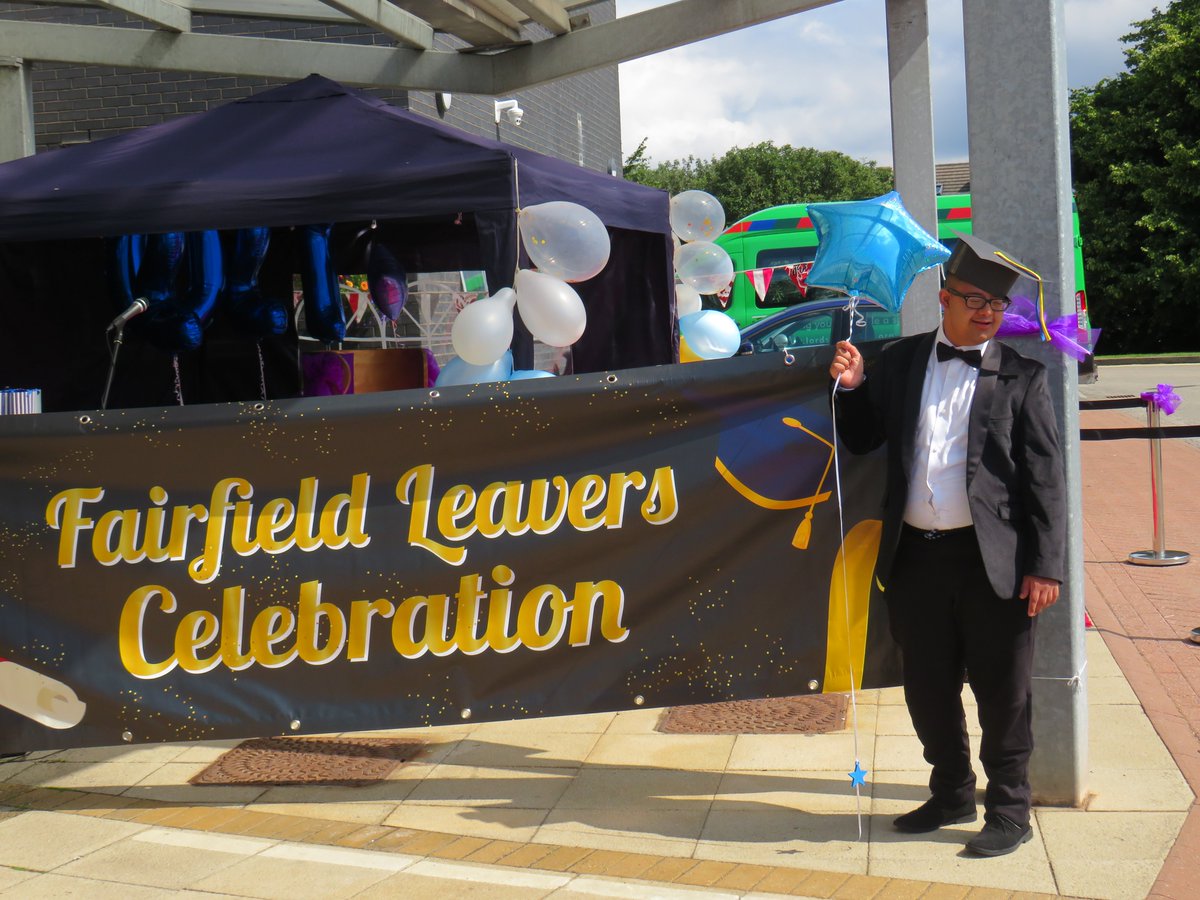 Raees was looking very smart for his graduation photos! #leavers2021