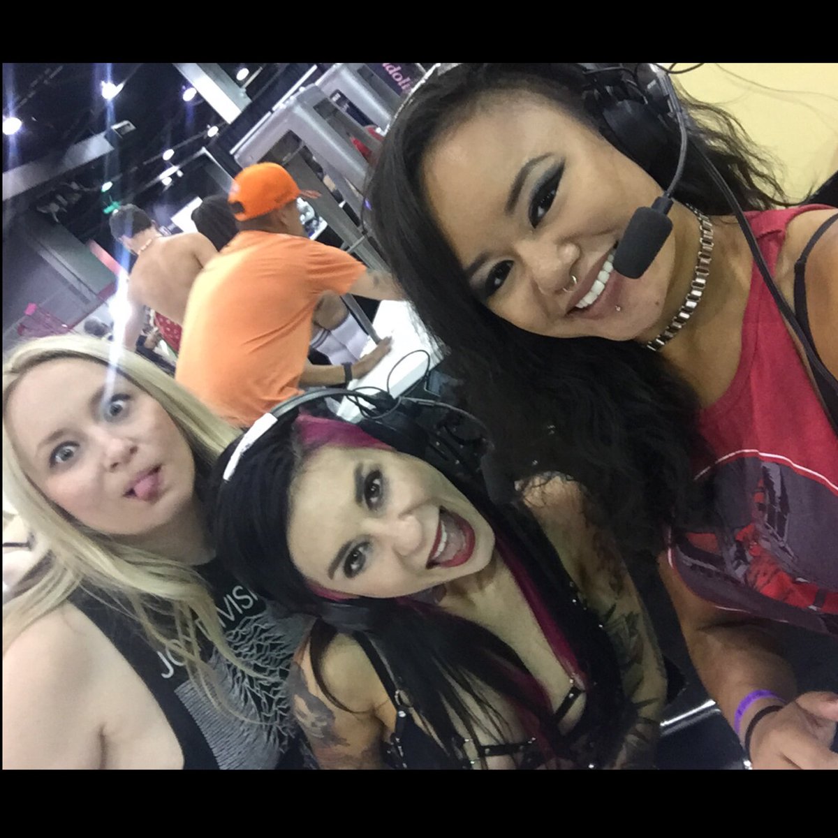 Annie Cruz™️ tweet media