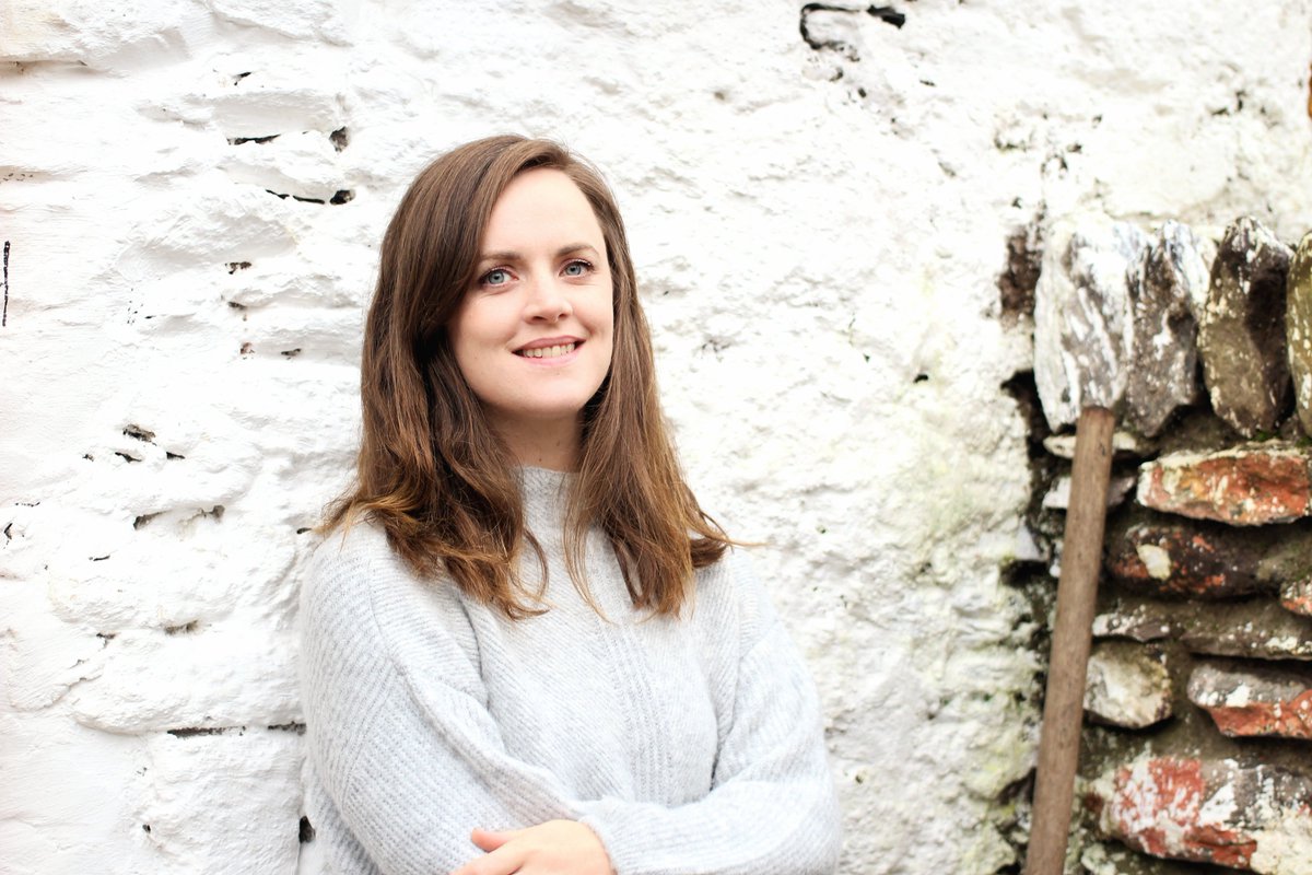 Róisín Reimagined features 6 brilliant Irish composers who arranged songs especially for this project with the <a href="/ICOrchestra/">Irish Chamber Orchestra</a> ⭐

First up, it's Niamh Varian-Barry, who arranged 'An Rabhais ar an gCarraig?' &amp; 'Táim Sínte ar do Thuama' for #RóisínReimagined🎼
kck.st/36hBBi0