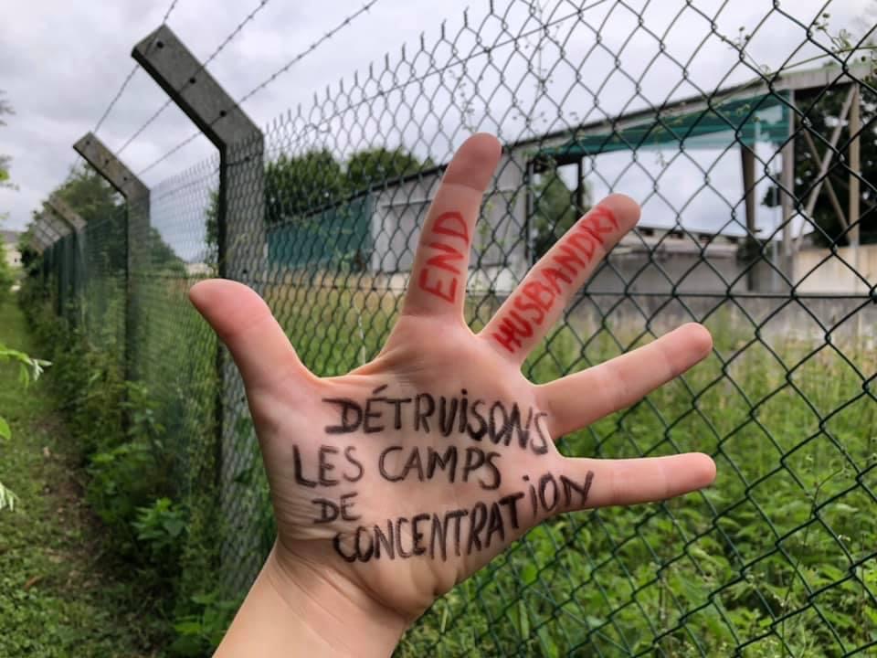 ENDHUSBANDRYNOW's tweet image. DÉTRUISONS LES CAMPS DE CONCENTRATION
#HandsToEndHusbandry #Endhusbandry #Zoolocaust
Oppose YOUR hand for billions of paws NOW! Go, Go, Go!
You will find full user manual in your language : boucherie-abolition.com/2021/03/10/man…

Add your contribution to the map : umap.openstreetmap.fr/fr/map/hands-t…