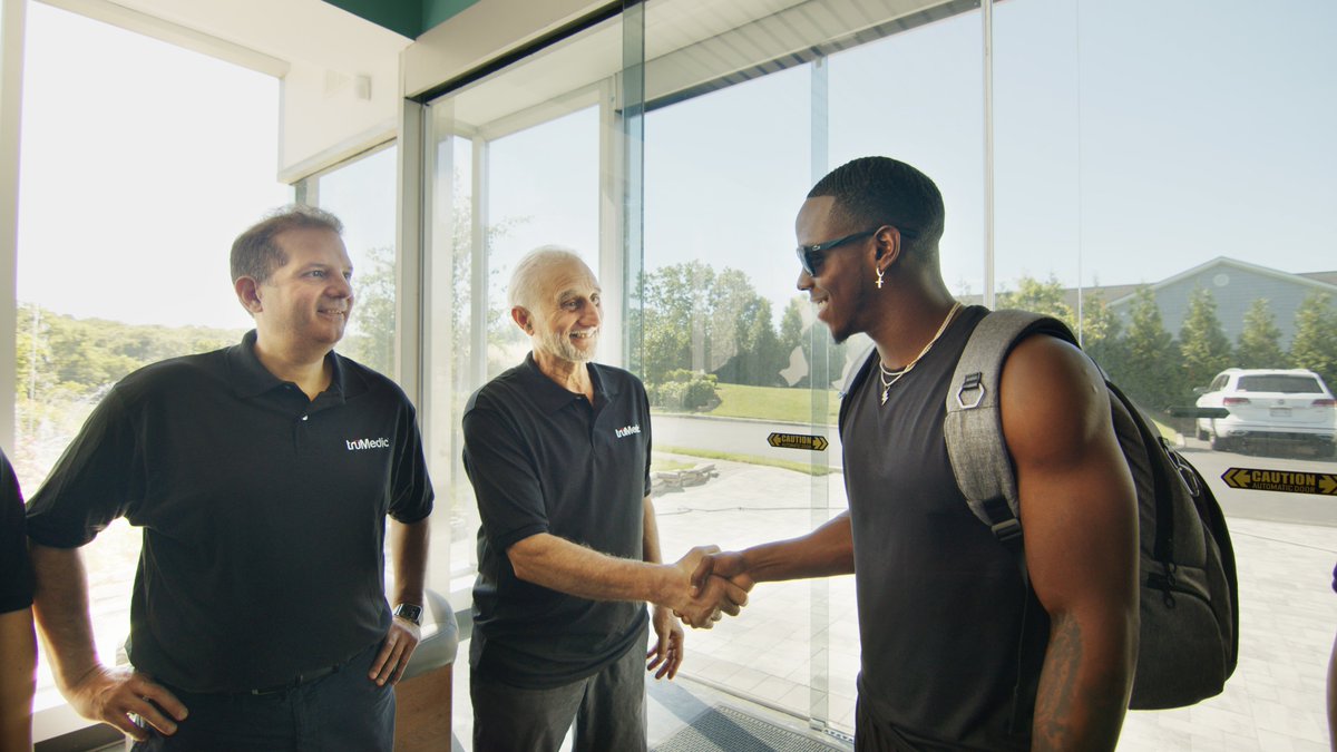 truMedicMassage's tweet photo. Sneak peek👀#truMedic is excited to announce a partnership with professional football player @WatchJRoss! Stay tuned for more coming soon!
#truMedicAthletes #truReliefWithJohnRoss #truRecoveryWithJohnRoss #Health #Wellness #MassageTherapy @Advantage1Group https://t.co/RYk8lhIauA