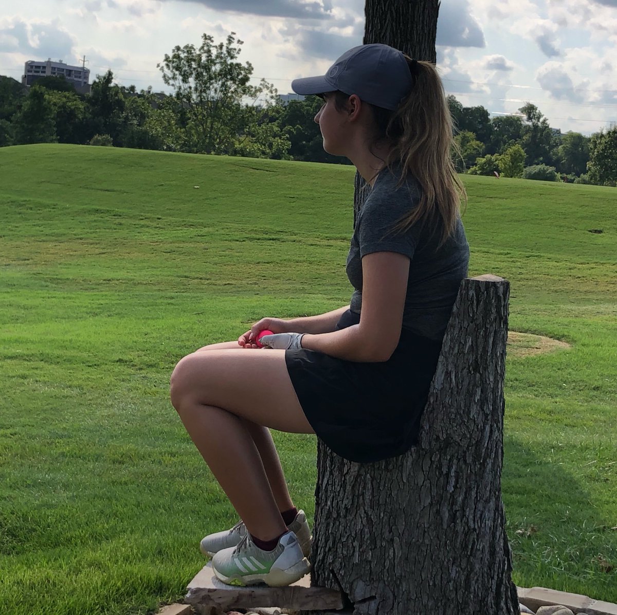 GirlsForGolf's tweet photo. Have you ever seen a 🌲 as a 🪑 at a golf course? #golf #golfer #BritishOpen #tree #chair @PGATOUR @LPGA @CallawayGolf @lululemon @GOLFPASS @GolfChannel @TheFirstTee @yocgolf @ANNIKA_Fdn @Brittany1golf @LThompsonGC @GolfweekNichols @Paige_Mackenzie @mpressel @damonhackGC https://t.co/YZyoHBAJMT