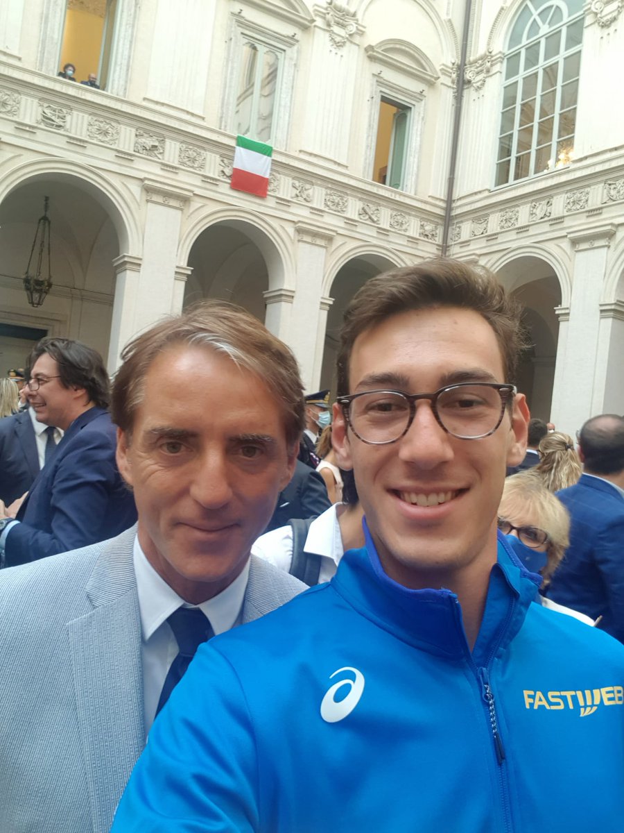 atleticaitalia's tweet photo. #atletica IT'S COMING ROME 🥇🥇🥇🥇🥇🥇 

Gli ori europei U23 di Tallinn premiati dal premier Draghi a Palazzo Chigi con la Nazionale di Mancini campione d’Europa #Euro2020 e Berrettini finalista a #Wimbledon: “Orgogliosi di voi, siete nella storia” 🇮🇹 https://t.co/17wOc9ApDX