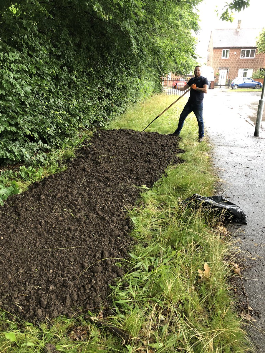 A huge thanks to Tom from m.facebook.com/AllenSurfacing…
for dropping off soil, litter picking and preparing the ground ahead of our bulb planting and wildflower sowing session.
Thanks to Joe Farrar and <a href="/WythWhispers/">Wythenshawe Whispers</a> for the seeds. Can’t wait for next spring 🌸🧤