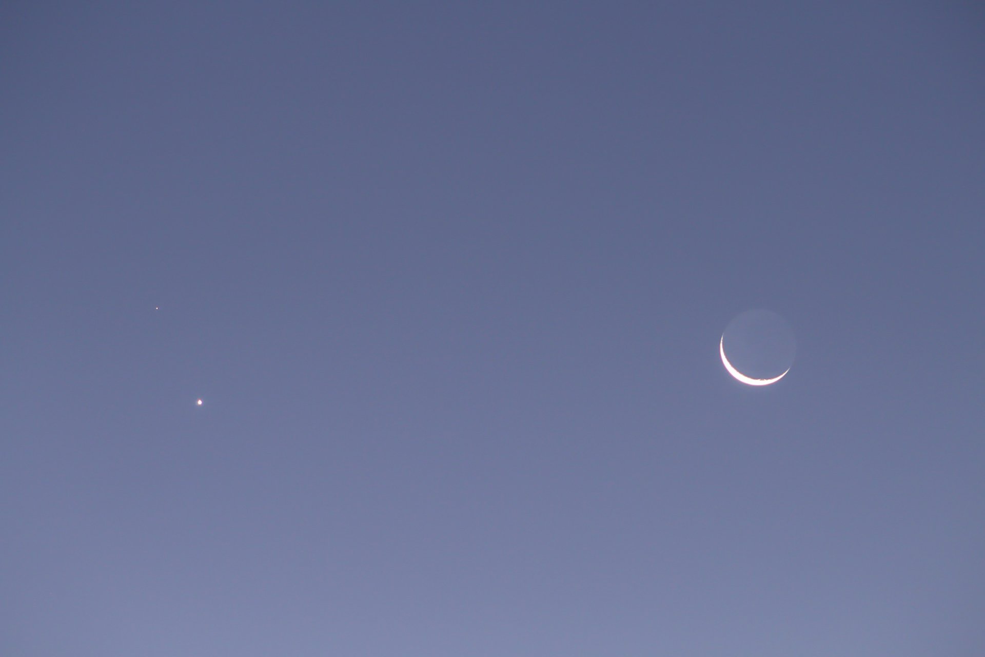 Grant Petersen Mars Venus And A 4 Crescent Moon From Johannesburg Pics Taken Between 18h00 And 18h30 With A Canon 1300d And 75mm 300mm Lens Astrophotography T Co Uoahp7jwtf Twitter
