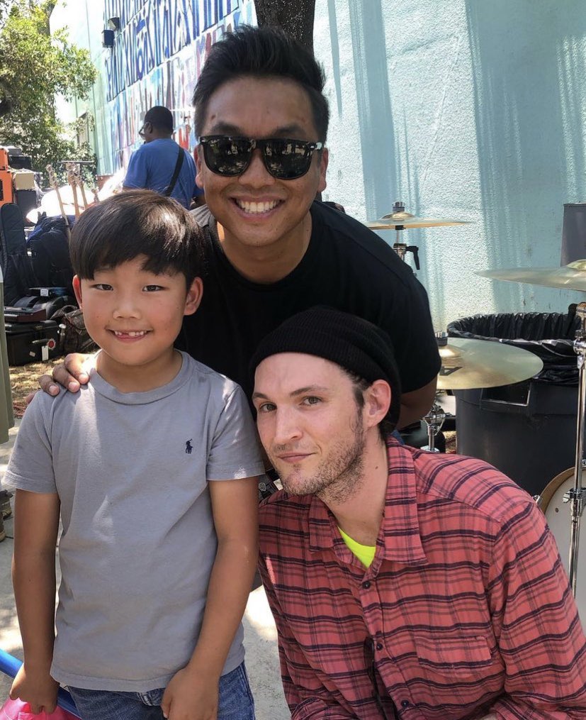 Eye0pener2's tweet photo. Les compartimos más fotografías de
JK @Pluralone1 en Markham Middle School junto a los Chilis, hace 2 años
Fotos en IG:
📸1-2: richardachung
📸3-4: drfuzzyfunk
#joshklinghoffer #pluralone #rhcp #markhammiddleschool @orgmusiclabel https://t.co/FBYxzKoZvz