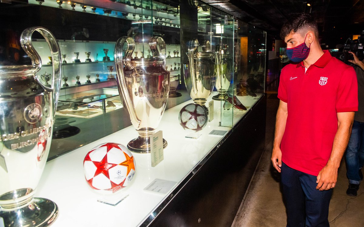 FCBarcelona_es's tweet photo. 👋 ¡Bienvenido, Yusuf Demir! 🔵🔴 https://t.co/9yLeiZrhuB