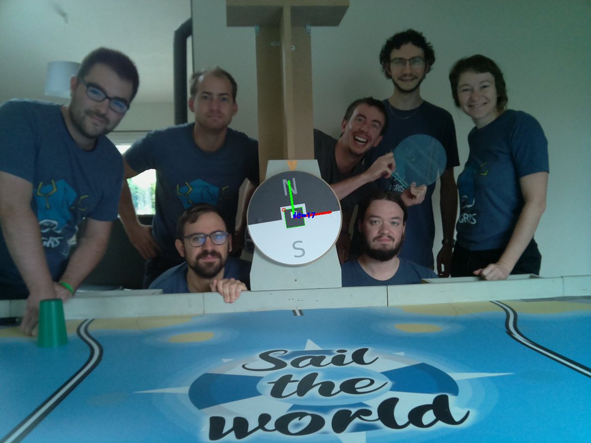 D'habitude on poste des photos des robots. Cette fois c'est l'inverse, c'est le robot qui nous a pris en photo !