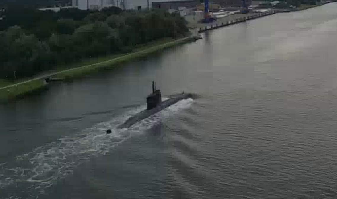 Kellar999's tweet image. #EgyptianNavy #Type209 Mod 1400 Submarine #S44 leaving #Kiel , Germany for her delivery voyage to #Egypt in the Kiel Canal at #Rendsberg #Germany