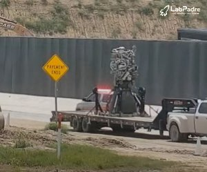 Jared82479845's tweet photo. Raptor RSN59 leaving the launch site. @elonmusk https://t.co/oU7DUvtap4