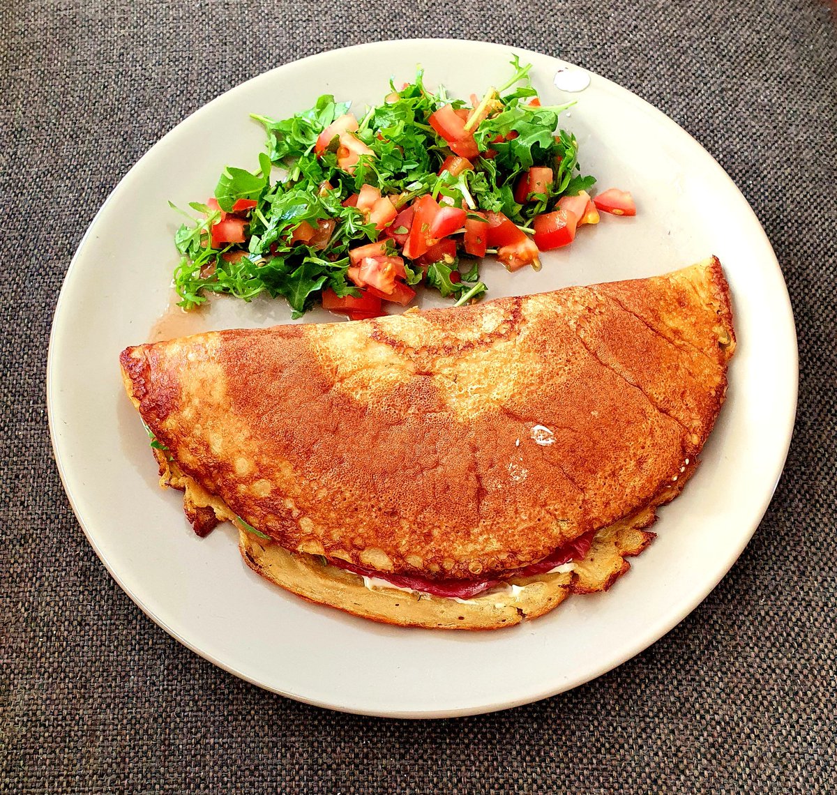 marsch1976's tweet photo. *burp* 🤭
#Powerslim zalmwrap met ruccola, tomaat en carpaccio 🥰
#lowcarb #lowfat #ketogeen #lowcals https://t.co/JI8NDZ9UrN