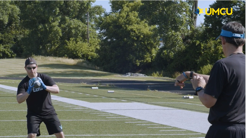 LionsYouthFB's tweet photo. "Watch the ball with your eyes, catch the ball with your hands." WR Stationary Catching - Phase 1 is this week's @Lions Youth Football Drill of the Week, presented by @UMCreditUnion. Checkout this drill inside our #VirtualTrainingHub found here:
https://t.co/iRC7ZH3NZV https://t.co/kbauVEI01p