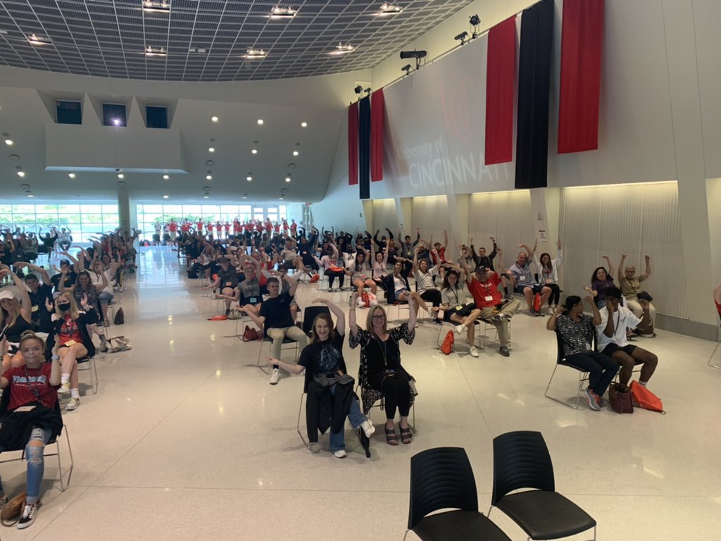 UncleBBO's tweet photo. For the first time in nearly 2 years I had the honor of welcoming New Bearcats to @uofcincy in person! #BBOLetsGo https://t.co/bojH4n3UxV