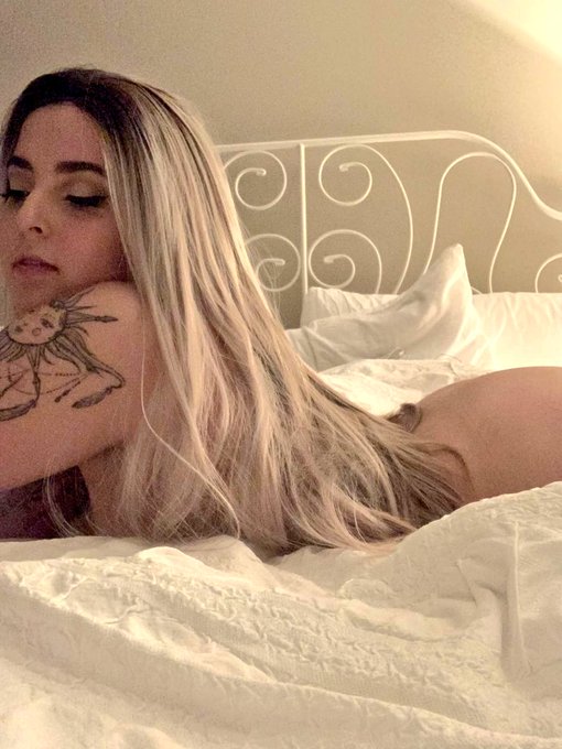 New video on my Onlyfans! I cheated on my boyfriend with a fan 🙈😈 Link in bio! https://t.co/4h5eiQJm