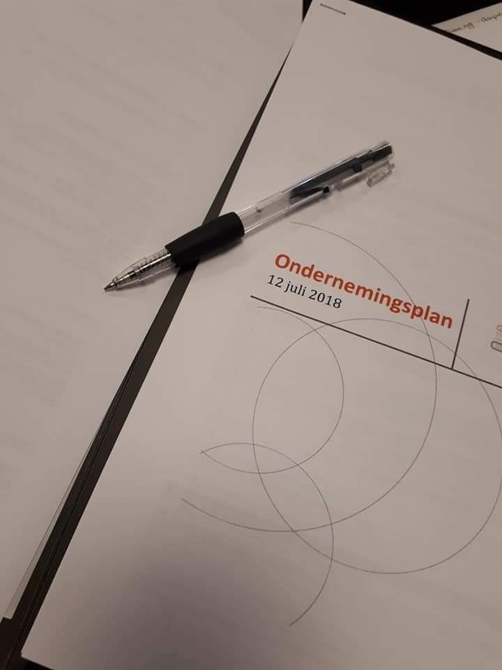 Wendy_vanDooren's tweet photo. Vandaag officieel 3 jaar ondernemer! #zzp'er #bijlesinnederlands #wendyvandooren Geen moment spijt van gehad! Ik ben dankbaar voor alle mooie en bijzondere momenten en daar waar ik nu sta. Op naar een mooie toekomst! https://t.co/DeneNAeoQ2 https://t.co/5VzJ2E9dL3 https://t.co/pVqQ0vXUow