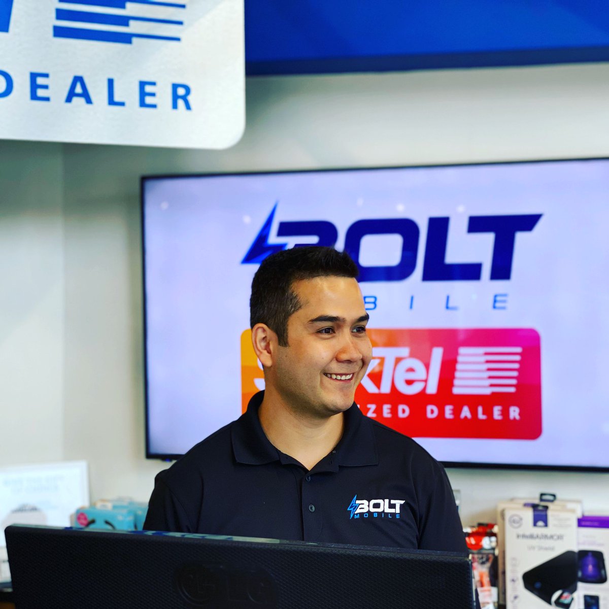 Bolt_Mobile's tweet photo. Smiling faces are back! 😊 Masks are no longer required to shop in-store with us and we're really excited to see all your smiling faces coming through our doors. 🙌

Thank you for choosing Bolt Mobile. Little perks. Big difference. 😎

#smile #saskatoon #yxe #sk #boltmobile https://t.co/TeTZv4PRyI