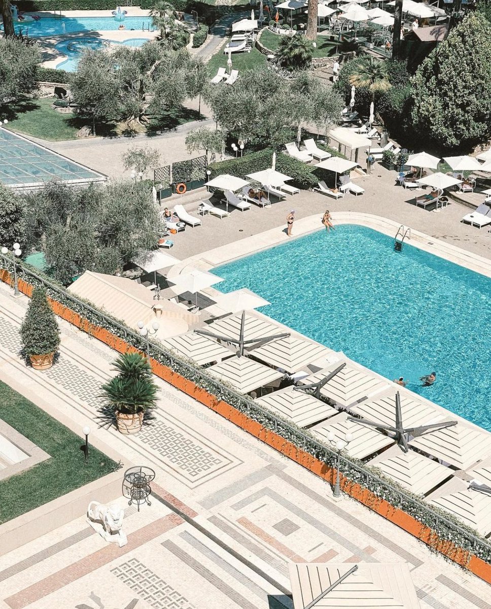 RomeCavalieri's tweet image. There's nothing like starting off the week with a splash! ✨ 😎 🏆 🇮🇹 ✨ 

📸 // @chloehrlich_

#MotivationMonday

#coolpools #haveagreatweek #motivation #eternalcity #rome #roma #italy #dreamitaly🇮🇹