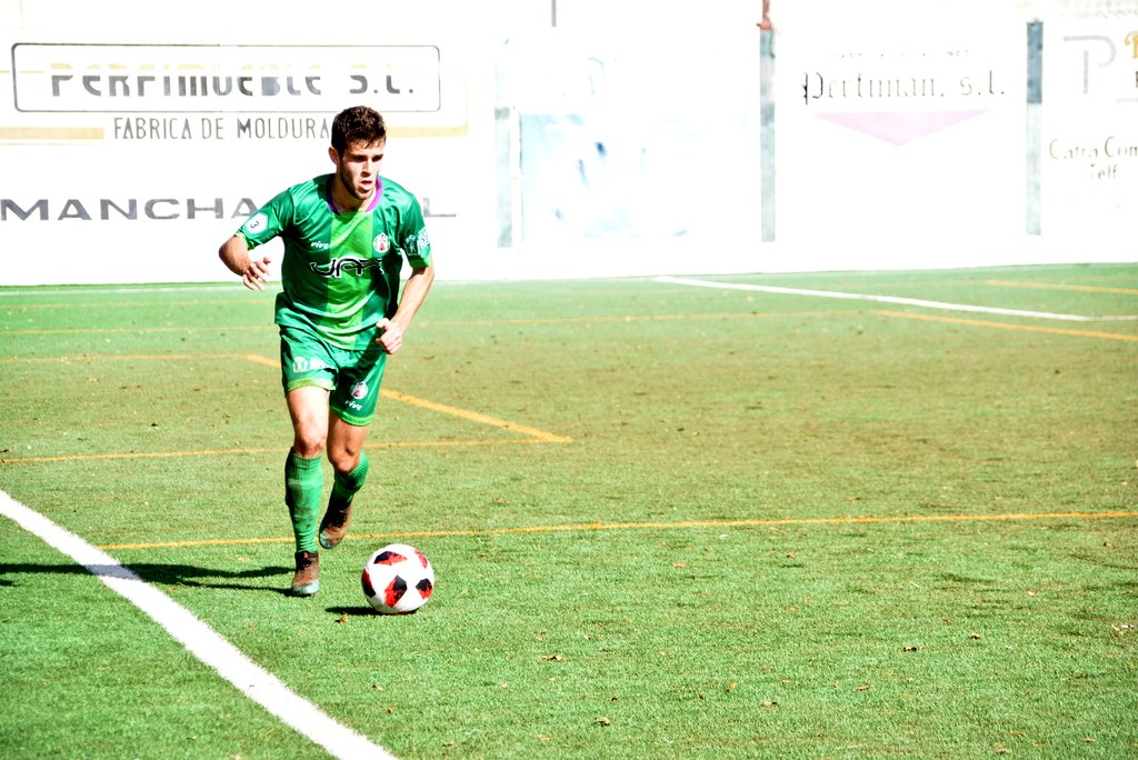 JuanLu7Soriano's tweet photo. " Nunca vuelvas al lugar dónde fuiste feliz". Pues yo volví, y lo fui de nuevo. GRACIAS verdes por tanto apoyo durante estos años, me quedo con los buenos momentos, que han sido muchos. Gracias por ese cariño especial que sentimos mi familia y yo en la Juventud.  @atmanchareal 💚 https://t.co/KqyNNkC4uN