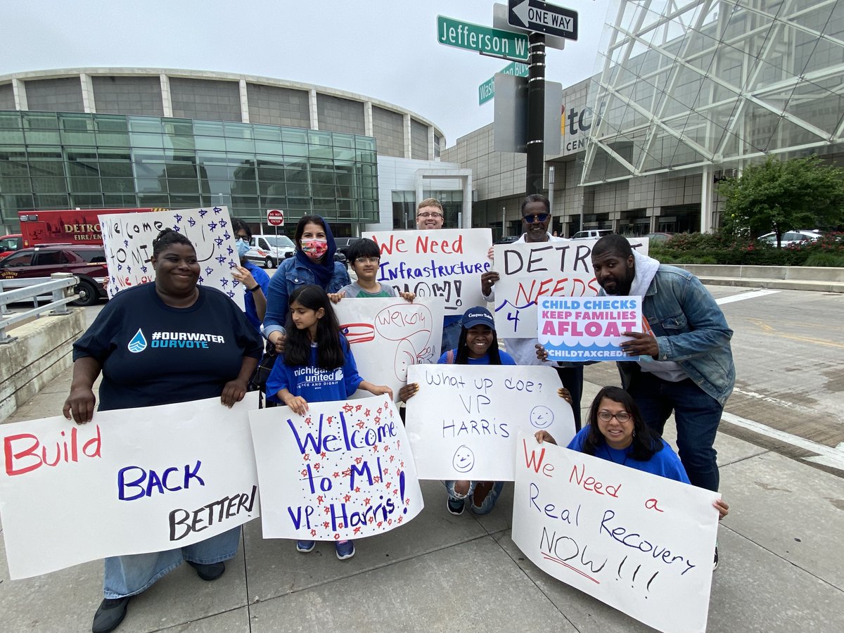 MichiganUnited's tweet photo. Good afternoon Michigan! We’re here in downtown Detroit with @VP Kamala Harris, letting her know Michigan needs #RealRecoveryNow! We need big investments in #climate and #care -- real #infrastructure for ALL to #BuildBackBetter! @SenStabenow @SenGaryPeters https://t.co/ov8PFsXgiE