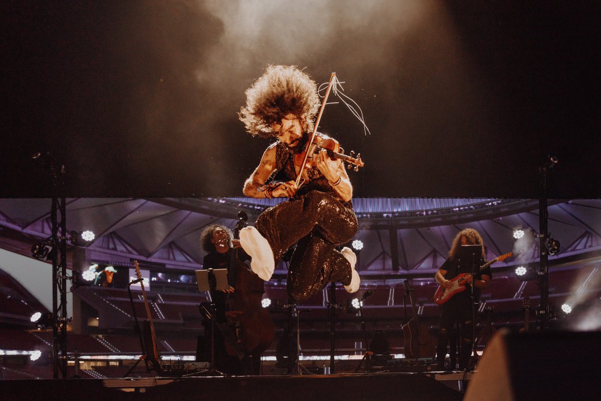 AraMalikian's tweet photo. no se puede describir en palabras las emociones y la inspiración recibido del público ayer en el festival @festivalriobabel en el @wandametropolitano . eternamente agradecido 🙏🙏🙏
📷 @patry__yeah https://t.co/BhlvbLCXT7