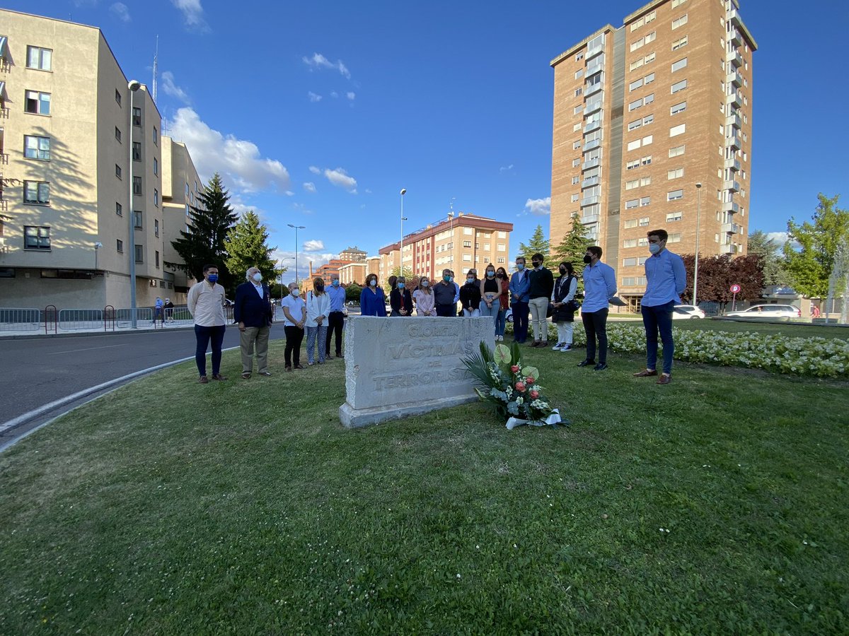 Un año más, desde <a href="/NNGGPalencia/">NNGG Palencia</a> <a href="/PPdePalencia/">PP de Palencia</a> hemos rendido homenaje a Miguel Ángel Blanco y a todas las víctimas del terrorismo.
No os olvidamos. 
Memoria, justicia, verdad y dignidad.