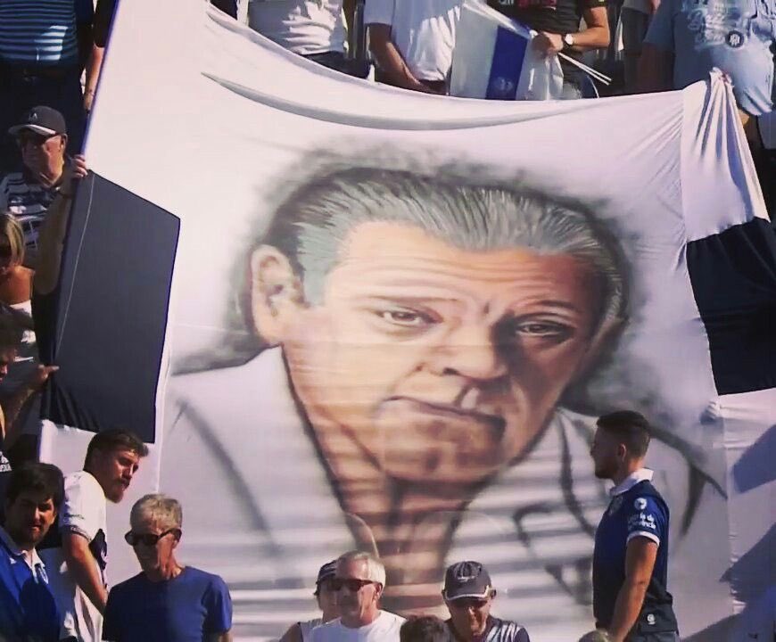 gimnasiaoficial's tweet photo. —Bueno, usted sabe... Gimnasia está en el único lugar posible dentro de mí: el corazón.

Donde estés…
¡Feliz cumpleaños, Doctor! 💙

#DiaDeLaMedicinaSocial https://t.co/ShHjkracz5
