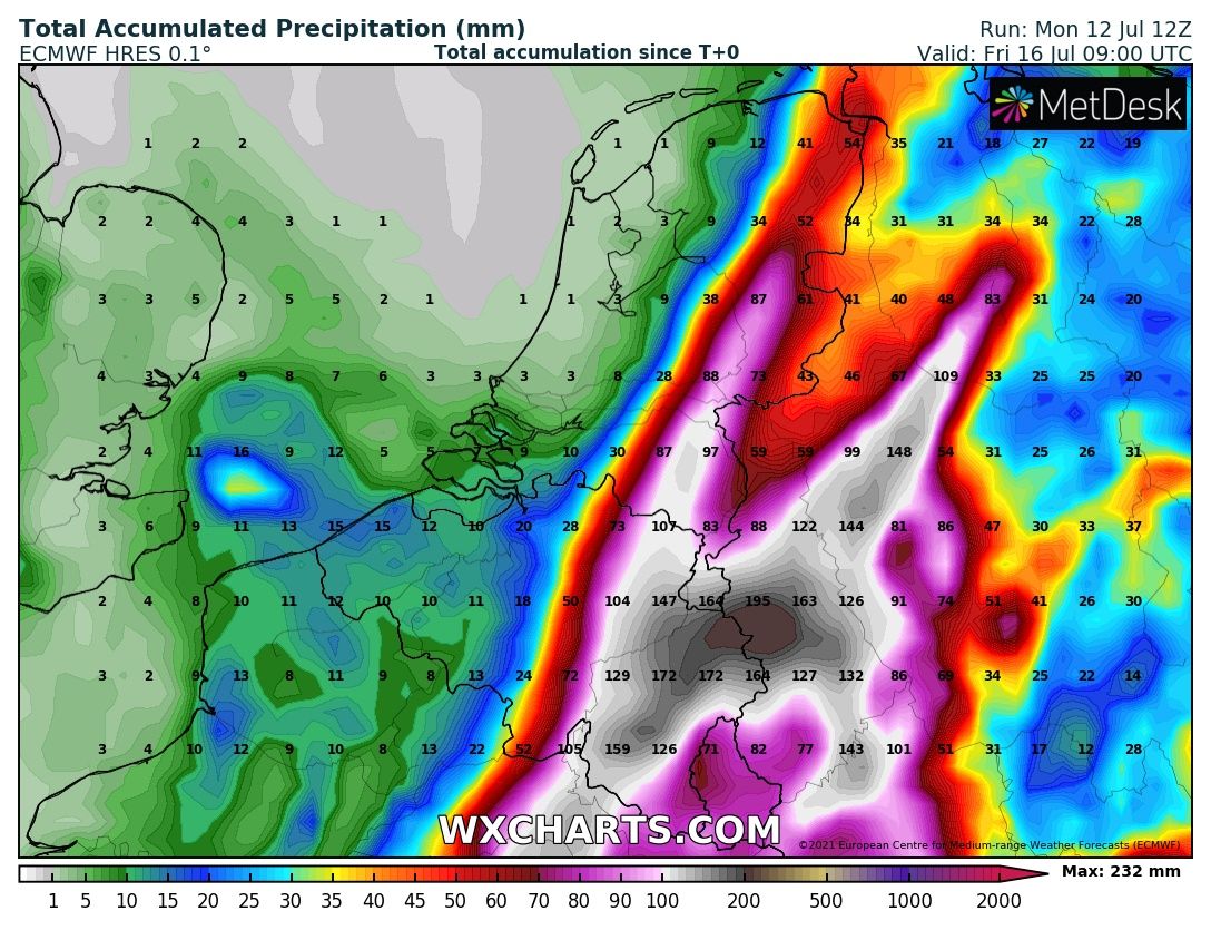Het Europees weermodel (1 van de beste weermodellen ter wereld) berekent een ronduit explosieve neerslagsom over het uiterste zuidoosten van de Benelux. Lokaal 150-200 mm in de buurt van de Ardennen. Veel #kampen actief in deze regio, voorzichtigheid geboden! #nwbnlx