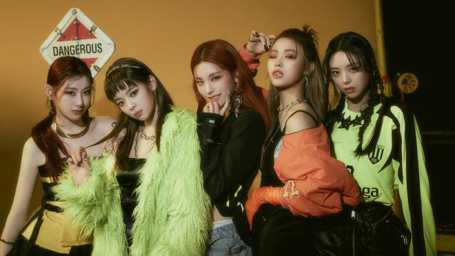 BBU_USA's tweet photo. Most viewed music videos by Kpop female artists on YouTube in 2021: 

1. On The Ground, #ROSÉ - 200M
2. Mafia In The Morning, ITZY - 138M
3. Alcohol Free, TWICE - 129M
4. Next Level, Aespa - 117M
5. Gone, #ROSÉ - 103M

@BLACKPINK https://t.co/3jrC8veUKB