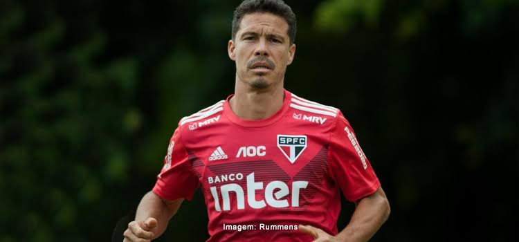 Coluna_Do_Spfc's tweet photo. Hernanes não é relacionado pelo segundo jogo seguido no São Paulo

Ídolo da torcida são-paulina, o jogador de 36 anos não foi relacionado

Vale ressaltar que o jogador não atua desde o dia 01 de junho, na derrota do São Paulo para o 4 de Julho-PI, por 3 a 2. https://t.co/F5YjHlEjwv
