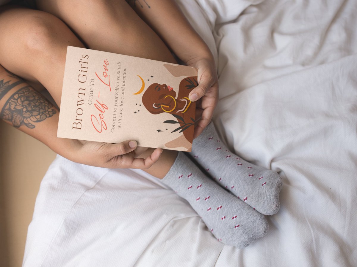 MichelleSimoneS's tweet image. Who inspired you today?
.
I created a Journal filled with powerful Prompts to inspire women to release self-doubt, build self-esteem,  and embrace who they are. 
.
Release date 7/16.
.
#selflove #MotivationalMonday #MotivationMonday #lifestyle #InspirationalQuotes #lifestyle