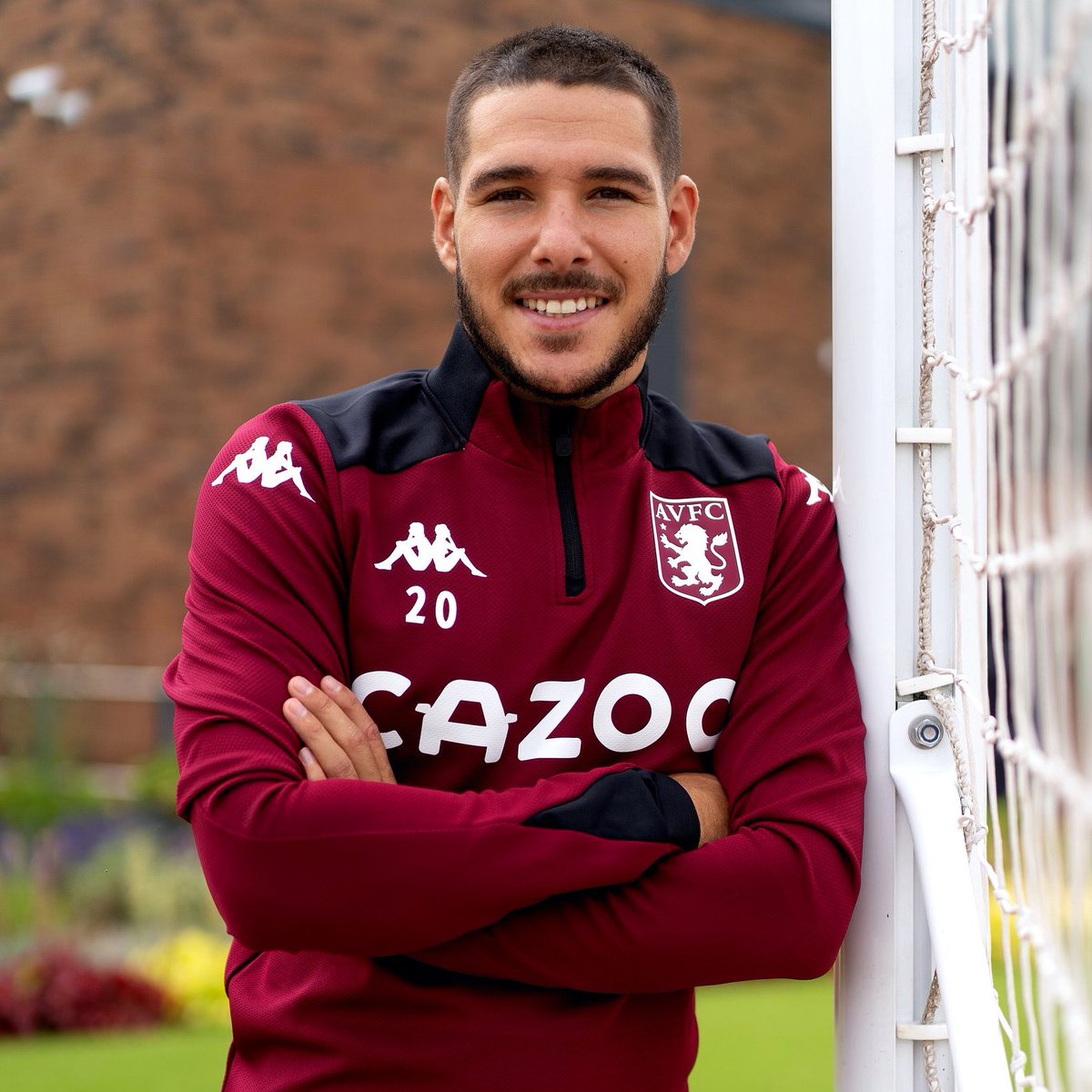EM10Buendia's tweet photo. New office 😎 @AVFCOfficial https://t.co/zSoZC38V6B