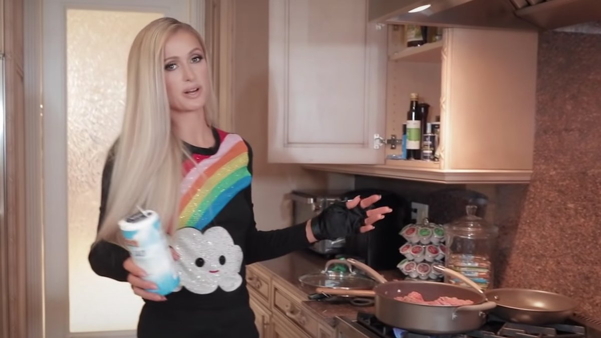 Paris Hilton is getting her own cooking show on Netflix dlvr.it/S3ZzB3