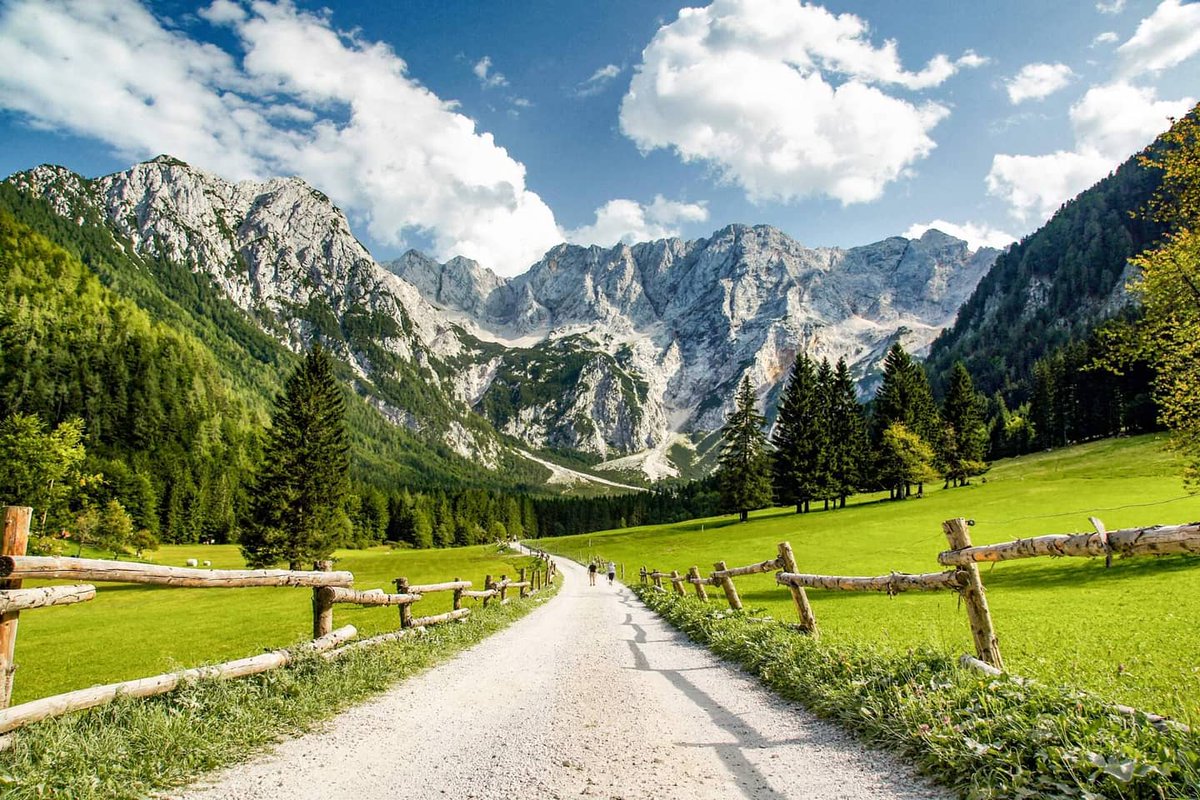 domagojsever's tweet photo. Which one do you prefer more: summer by the sea 🏖️ or summer in the mountains🏞️? #travel #natgeo #natgeotravel #MondayMotivation #mondaythoughts #croatia #slovenia #hrvatska #hiking #mountains #beach https://t.co/NRLxVSXGfQ