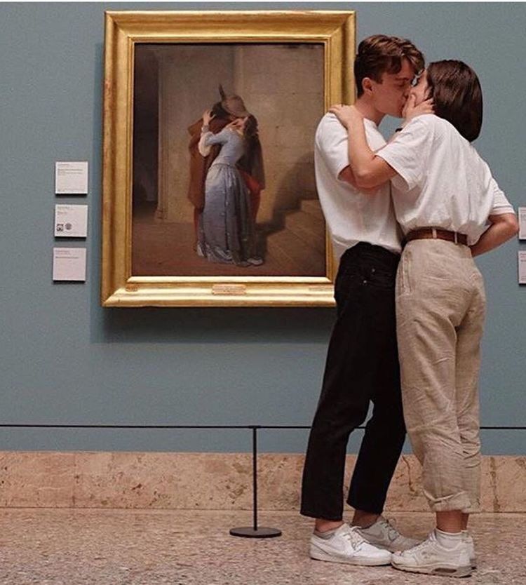 "Tesadüf seni önüme çıkarmasaydı, gene aynı şekilde, fakat her şeyden habersiz, yaşayıp gidecektim. Sen bana dünyada başka bir hayatın da mevcut olduğunu, benim bir de ruhum bulunduğunu öğrettin." der Sabahattin Ali. 
Peki size bu dünyada bir ruhunuz olduğunu öğreten şey nedir?