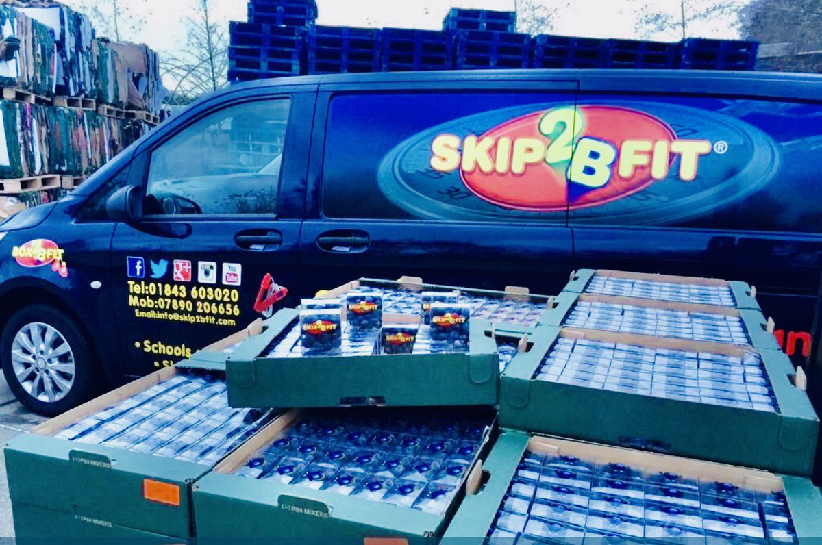 Here is a happy teacher <a href="/WauludPrimaryPE/">Waulud Primary School PE</a> “ Live Well Week” in Luton!  All 450 children enjoying Skip2Bfit workshops superfood blueberries for skipping! @teamBEDS <a href="/mphudson85/">Matt Hudson MPH</a> <a href="/rach_hopkins/">Rachel Hopkins MP</a> <a href="/lutonnews/">The Luton News</a> <a href="/activeedluton/">active education</a> <a href="/lutoncouncil/">Luton Council</a> @LutonCPT @LutonNewsDesk <a href="/TennysonRoadLTN/">Tennyson Road</a> #Luton