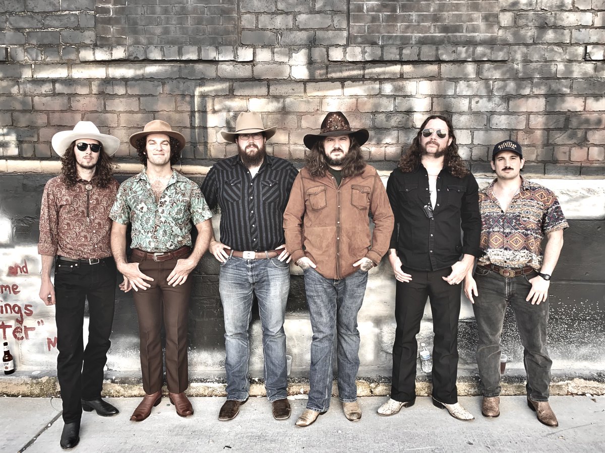 This is our new official Twitter account! Give us a #follow!
#newaccount #newprofilepic #thebenjarrellband