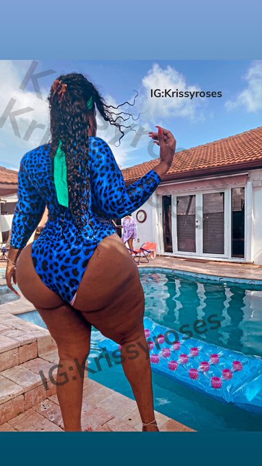 Did I wear my bathing suit well?? 🤔💦💦 https://t.co/rWnBg8xakW